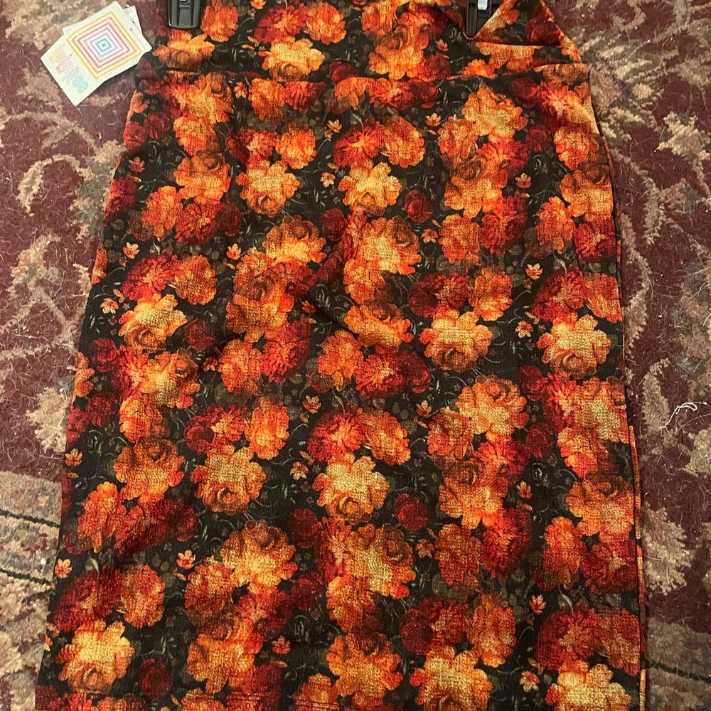 LuLaRoe Cassie Floral Pencil Skirt in Black with Orange & Red Bloom Size Large